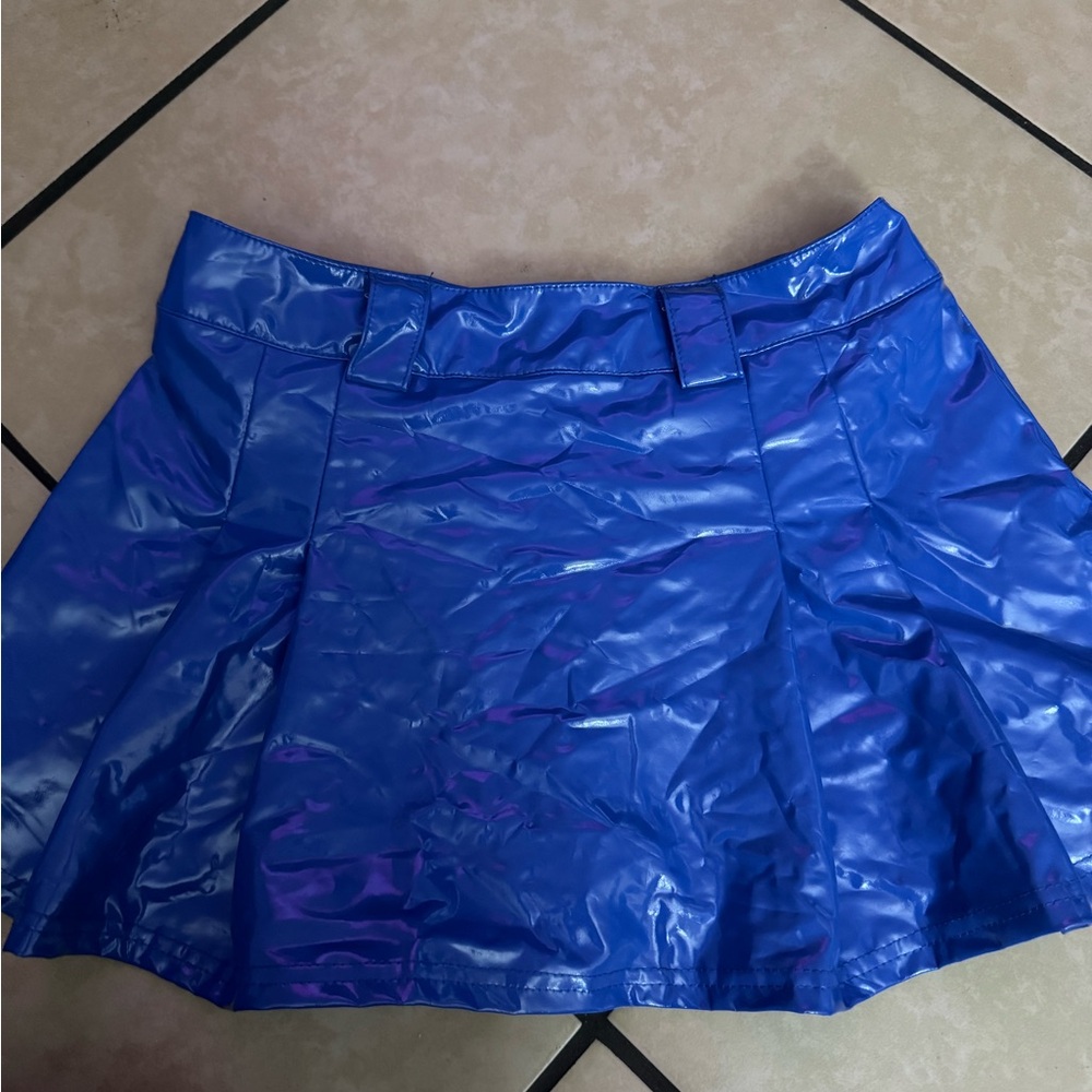 cute blue skirt!